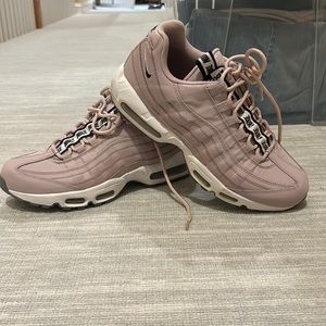 Nike Mauve AirMax, men 9.5, women 10.5.
